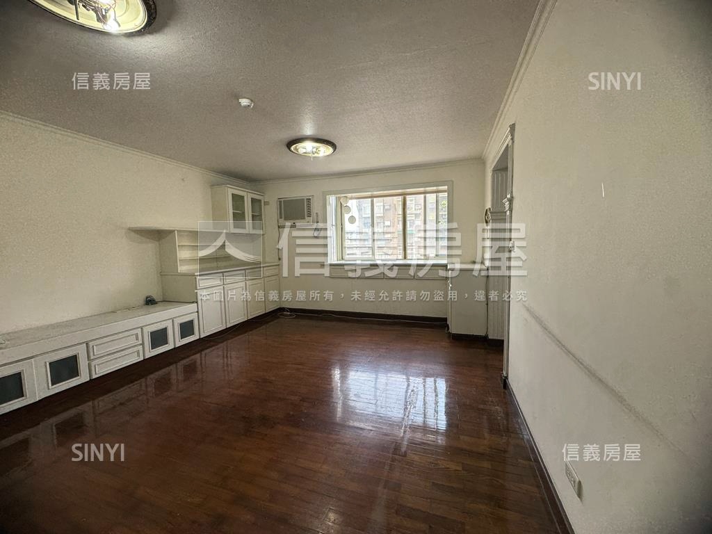 成功國宅高樓房屋室內格局與周邊環境