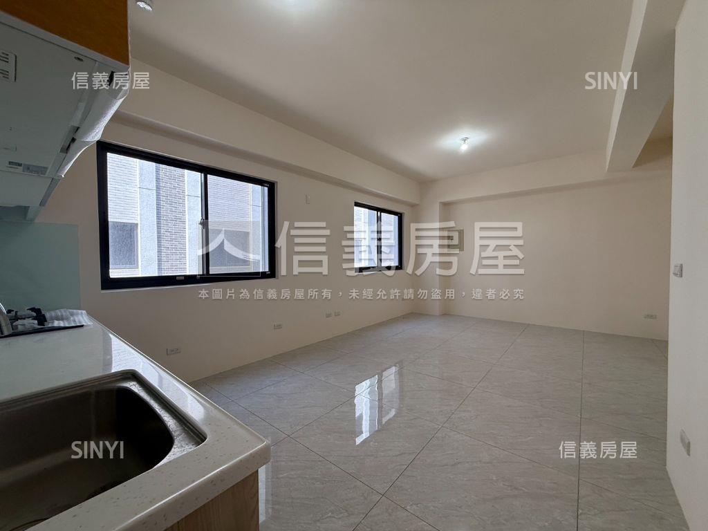 客運園區全新雙車位透天房屋室內格局與周邊環境