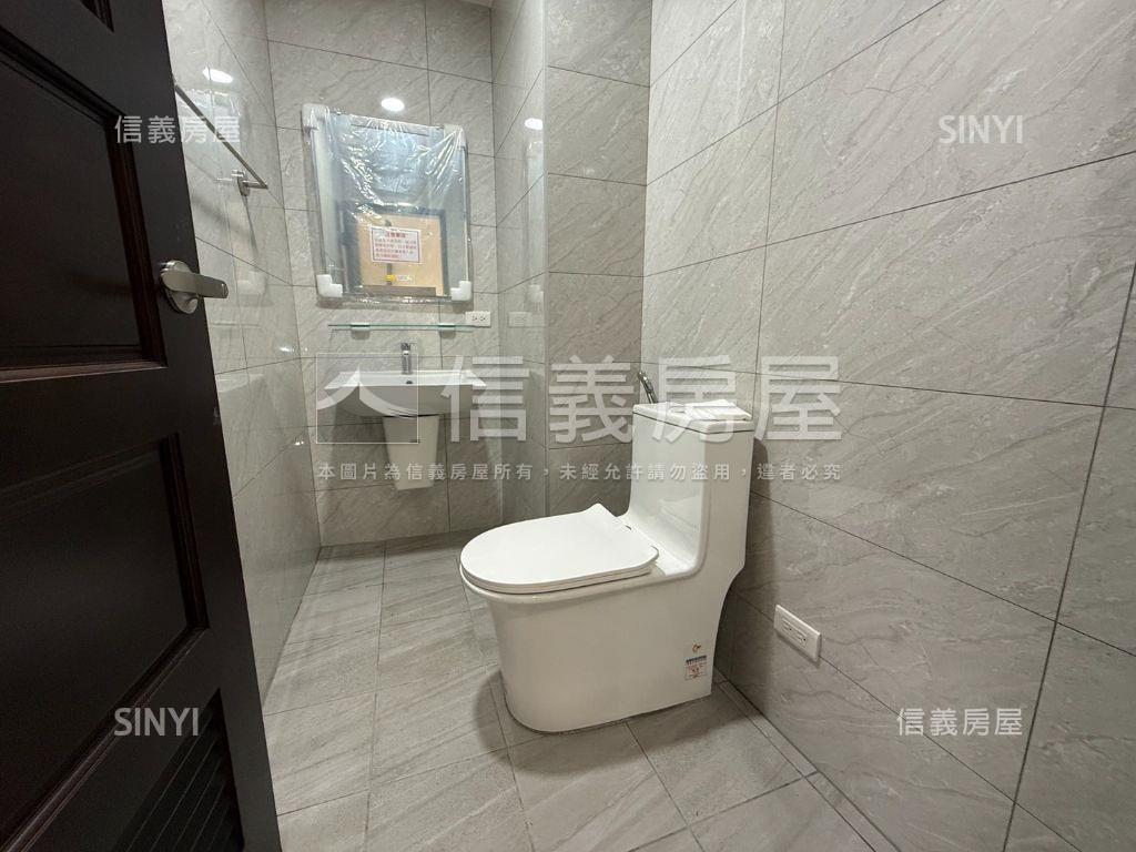 客運園區全新雙車位透天房屋室內格局與周邊環境