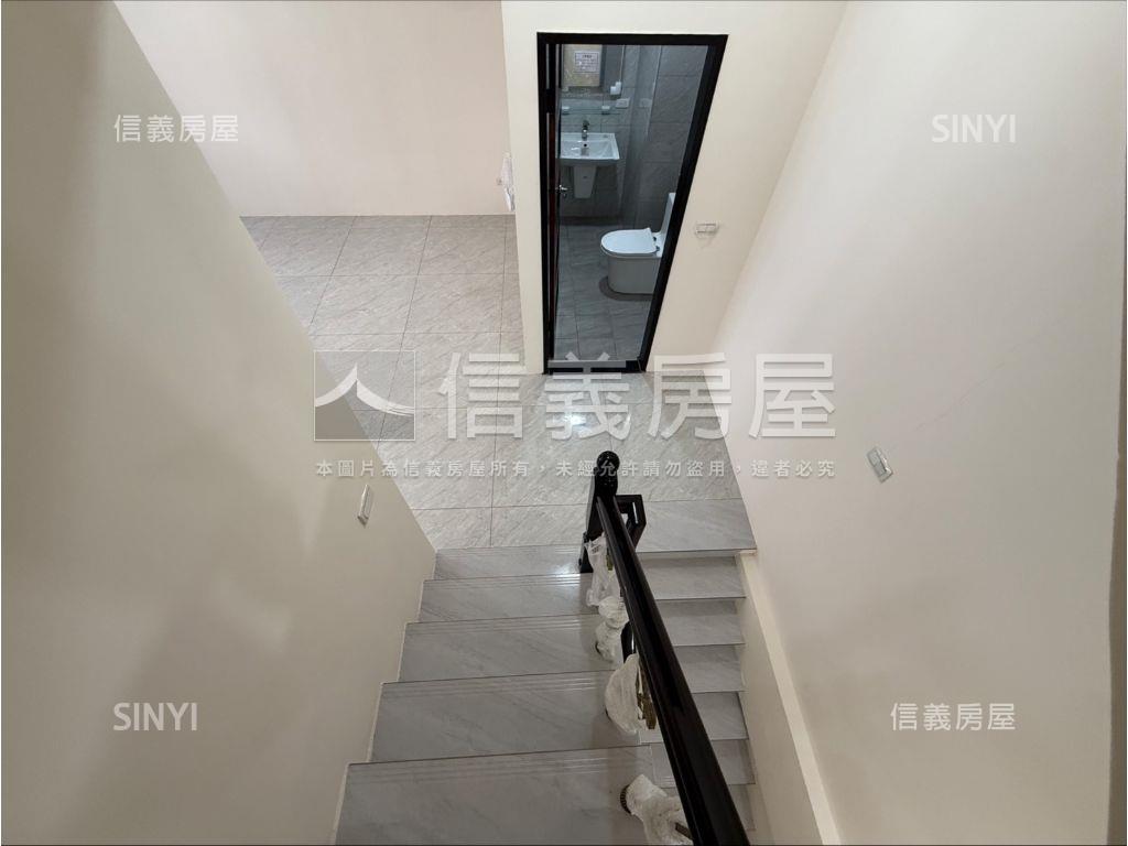 客運園區全新雙車位透天房屋室內格局與周邊環境