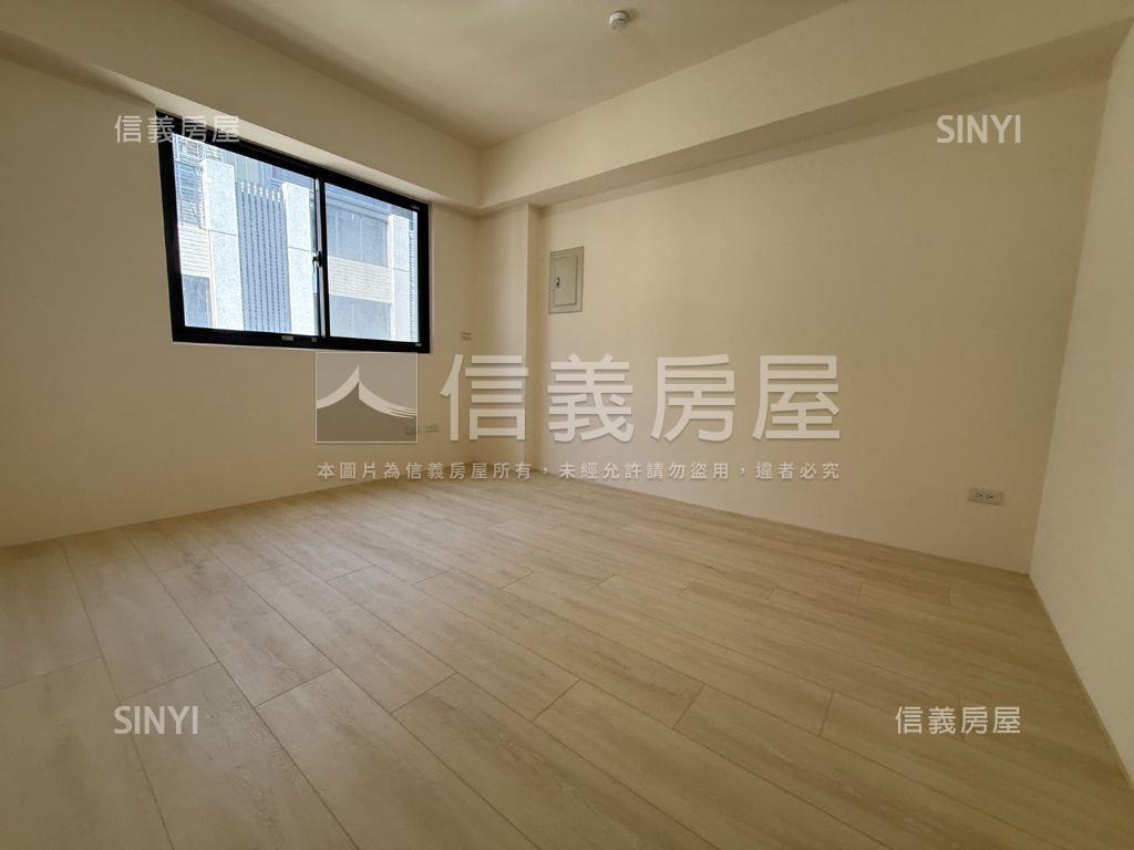 客運園區全新雙車位透天房屋室內格局與周邊環境