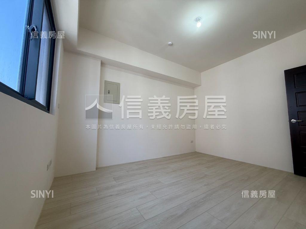 客運園區全新雙車位透天房屋室內格局與周邊環境