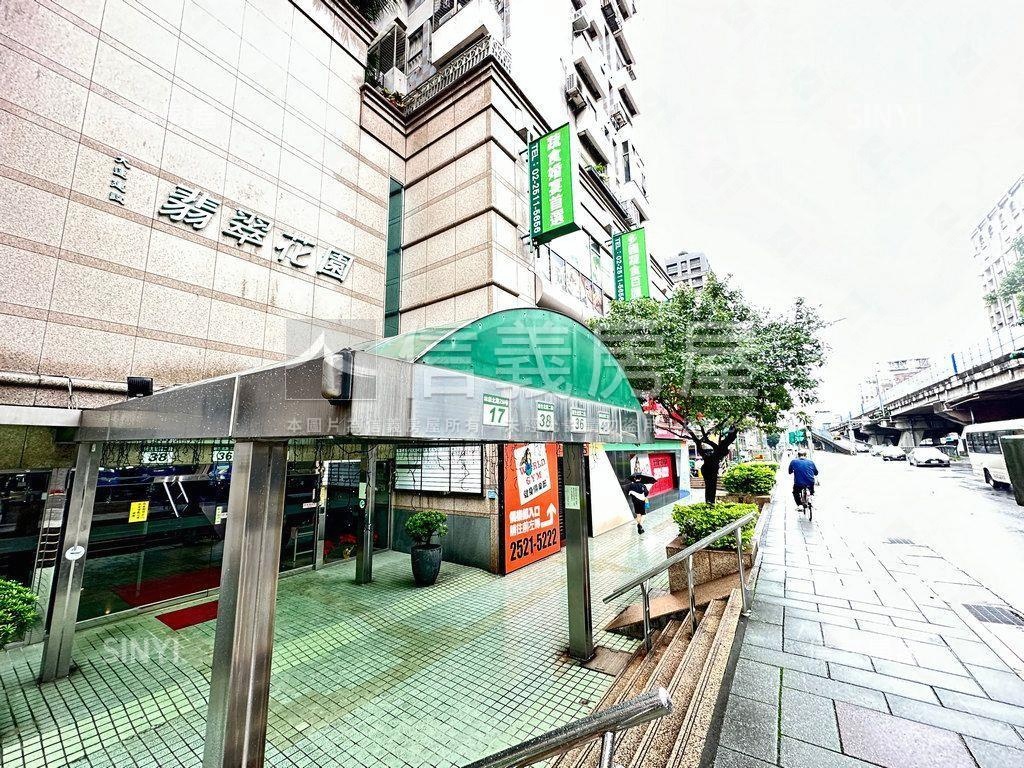 翡翠高樓邊間美兩房房屋室內格局與周邊環境