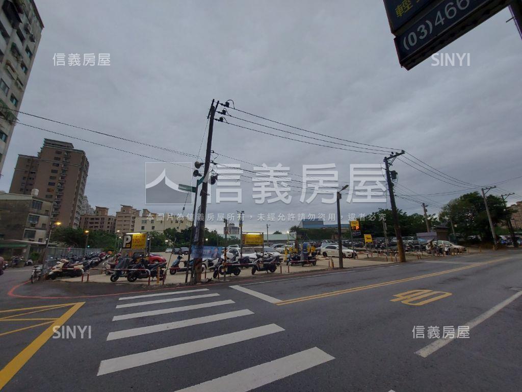 近未來體育園區三角窗店面房屋室內格局與周邊環境