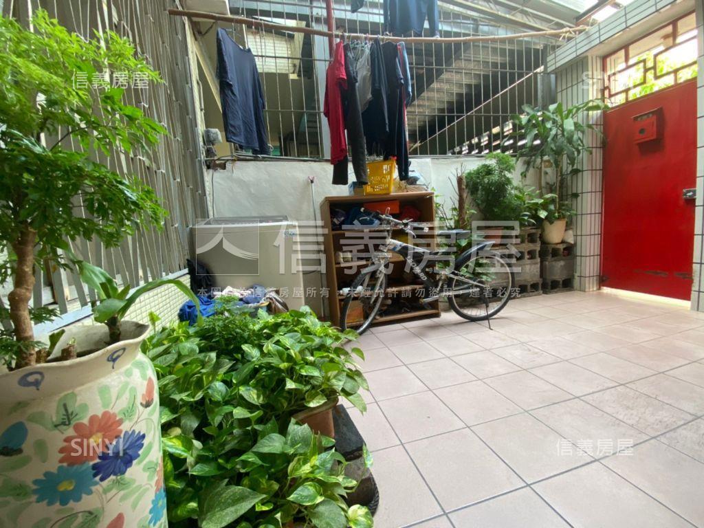 西區近忠明美透天房屋室內格局與周邊環境