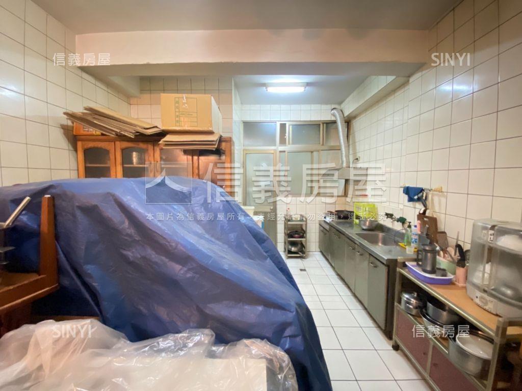 西區近忠明美透天房屋室內格局與周邊環境