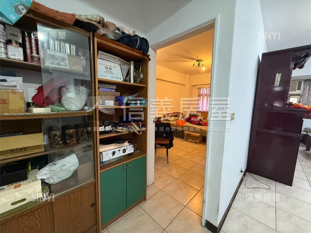 稀有新台北人３房大車位房屋室內格局與周邊環境