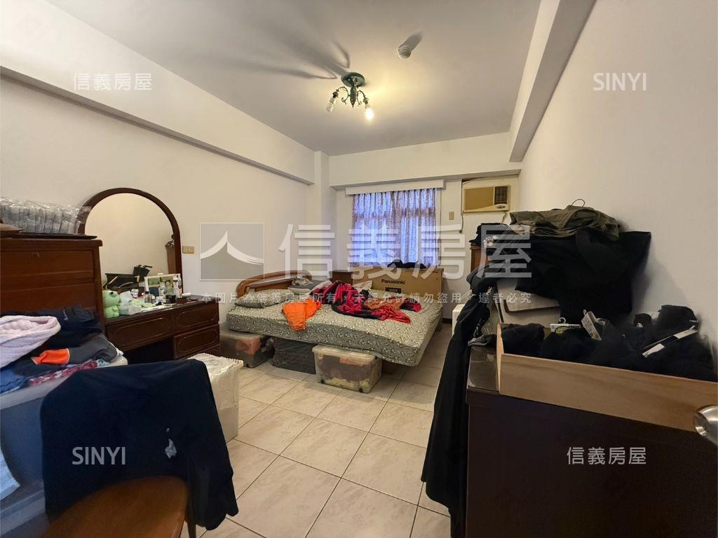 稀有新台北人３房大車位房屋室內格局與周邊環境