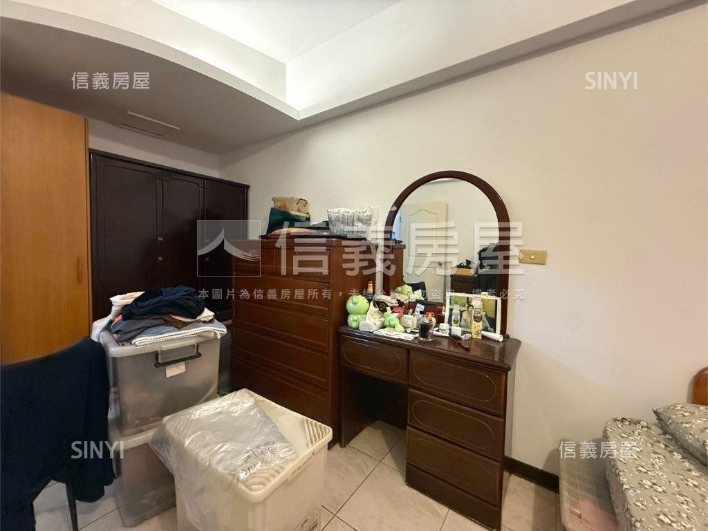 稀有新台北人３房大車位房屋室內格局與周邊環境