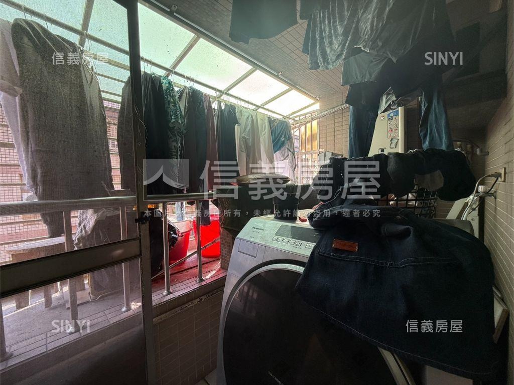 稀有新台北人３房大車位房屋室內格局與周邊環境