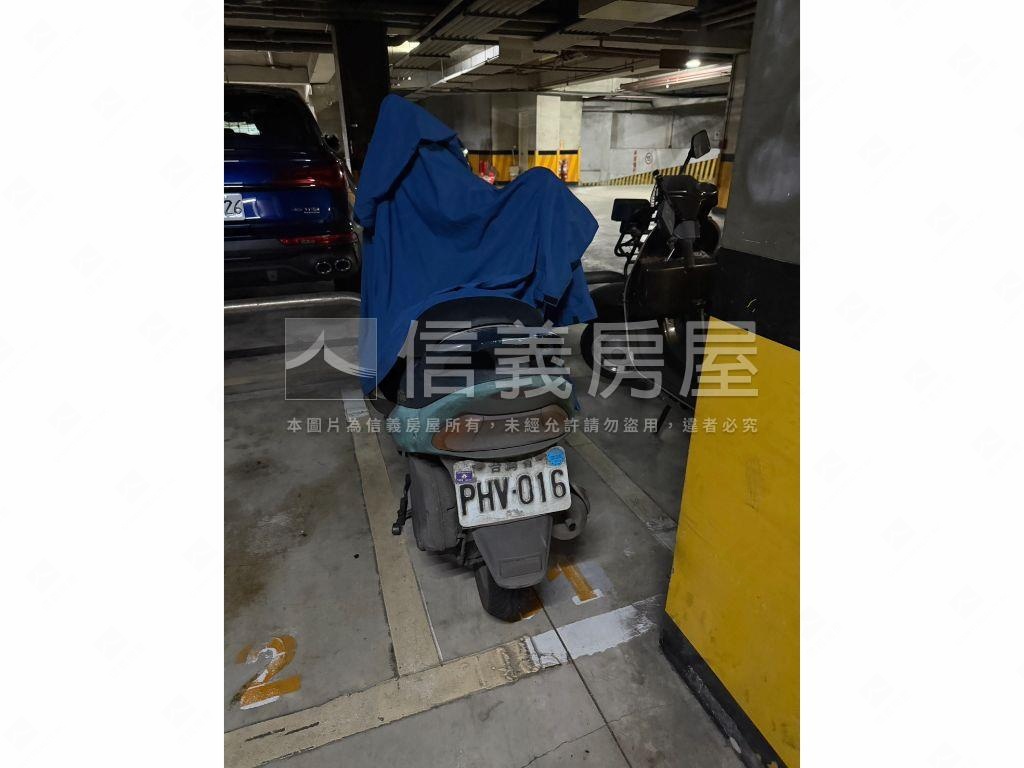 稀有新台北人３房大車位房屋室內格局與周邊環境