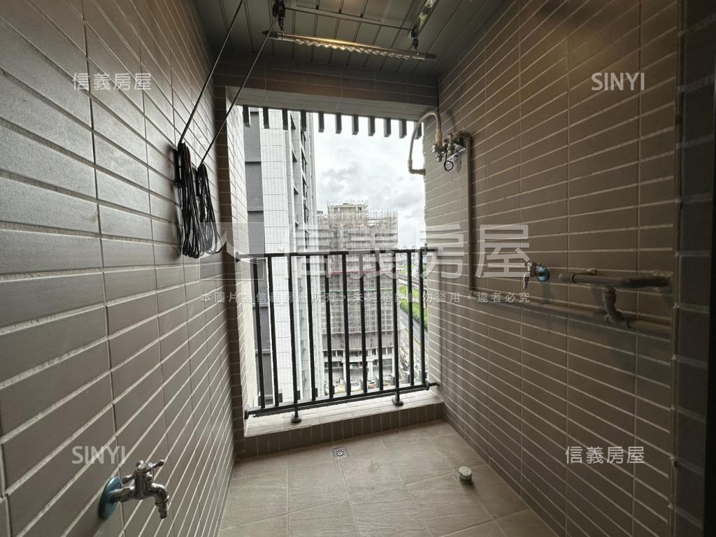 萊茵水花園三房平面車位房屋室內格局與周邊環境