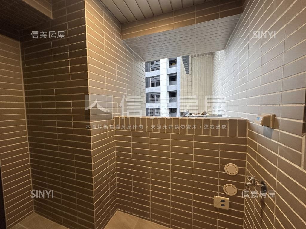 萊茵水花園三房平面車位房屋室內格局與周邊環境