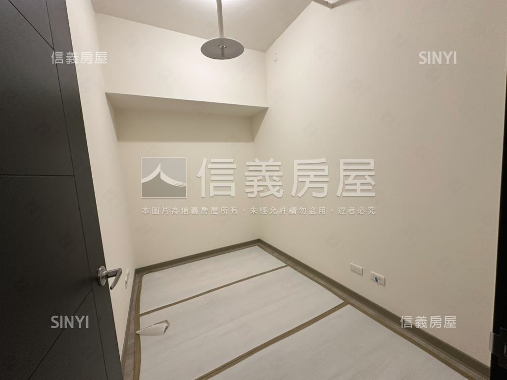 萊茵水花園三房平面車位房屋室內格局與周邊環境