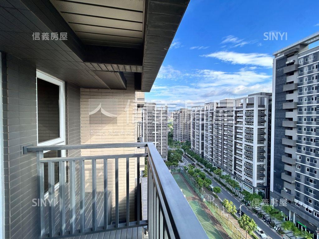 新板巨星次頂樓兩房車位房屋室內格局與周邊環境