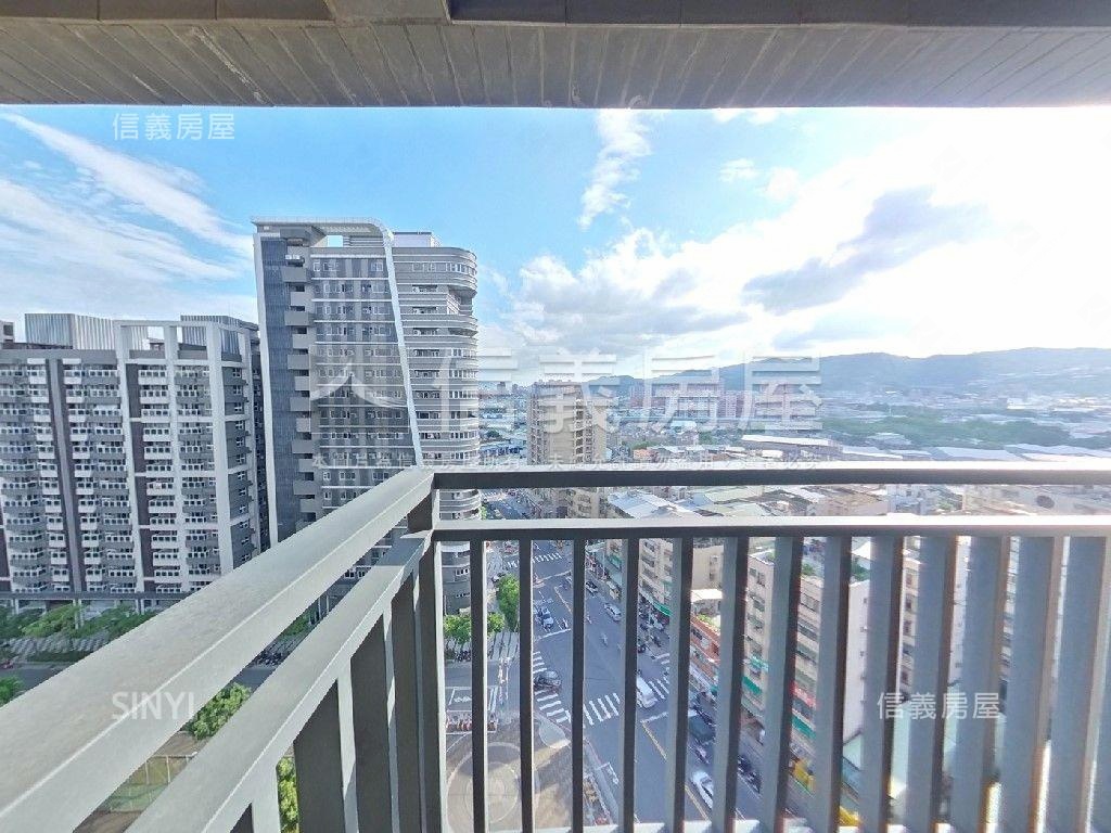 新板巨星次頂樓兩房車位房屋室內格局與周邊環境