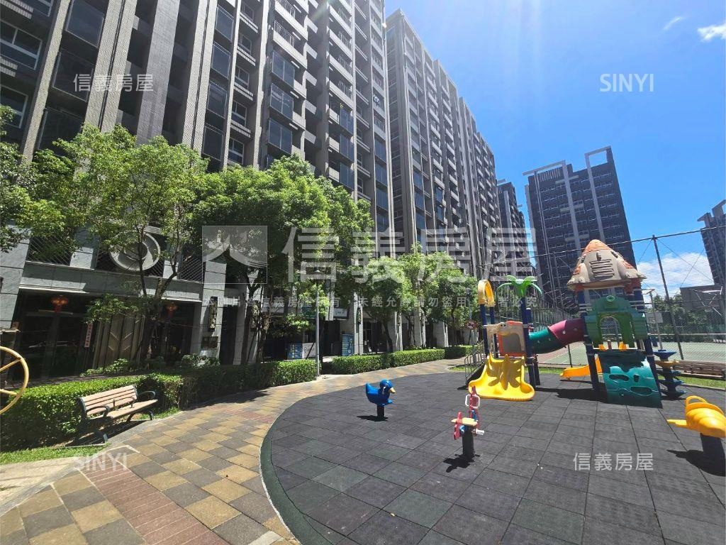 新板巨星次頂樓兩房車位房屋室內格局與周邊環境