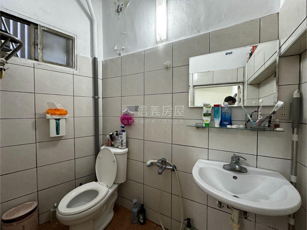 南區雙臨路邊間透天房屋室內格局與周邊環境