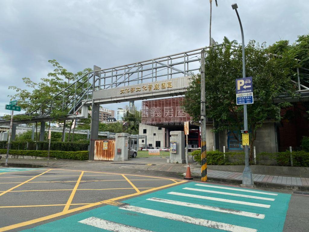 南區雙臨路邊間透天房屋室內格局與周邊環境