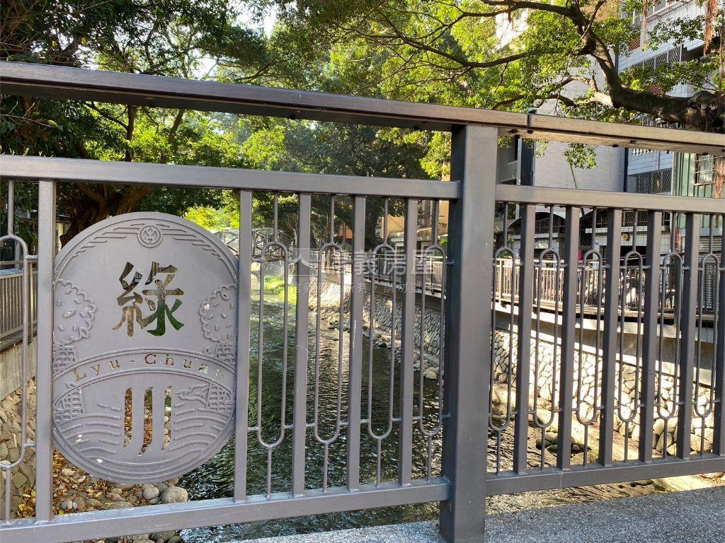 南區雙臨路邊間透天房屋室內格局與周邊環境