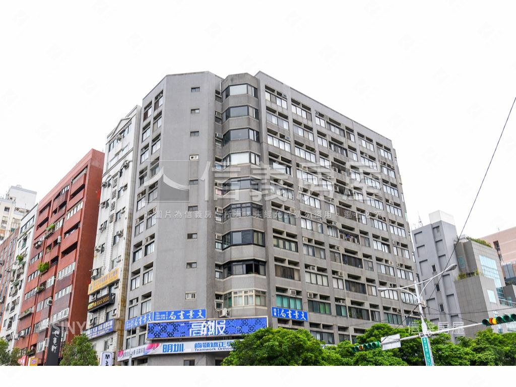 中正金華電梯４房車位房屋室內格局與周邊環境