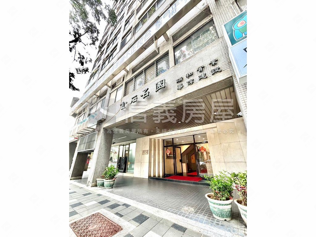 中正金華電梯４房車位房屋室內格局與周邊環境