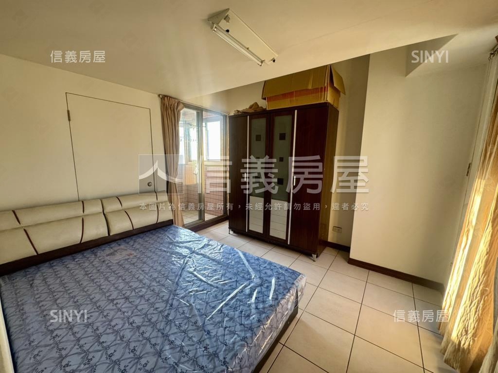 近市府捷運６房樓中樓車位房屋室內格局與周邊環境