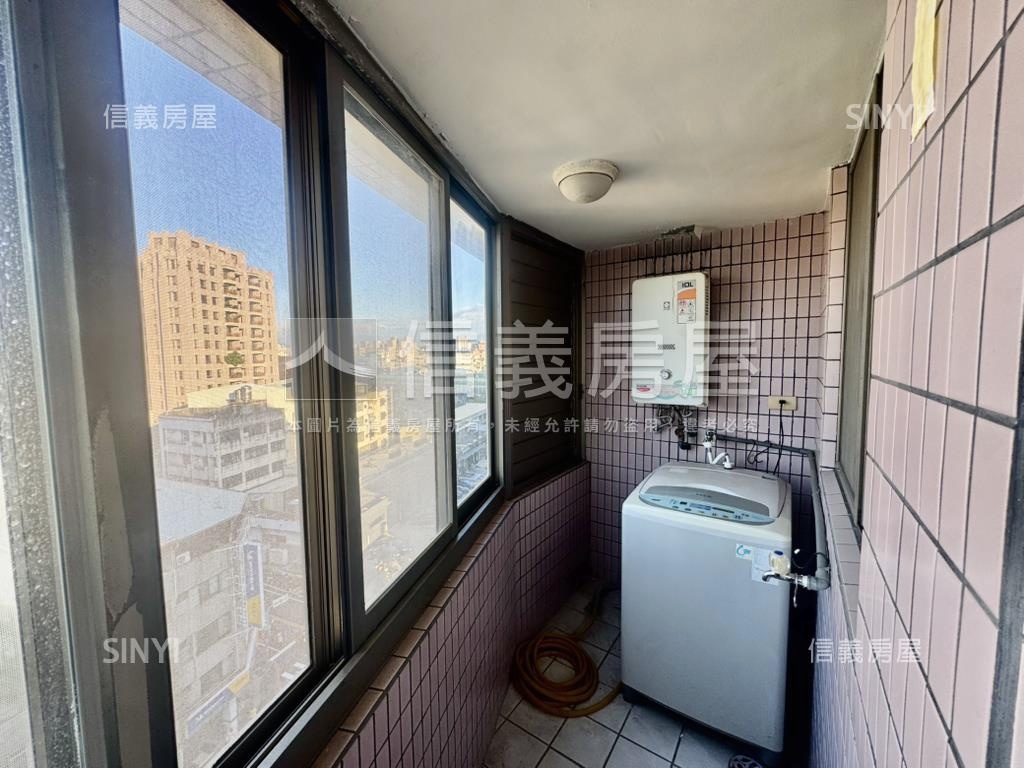 近市府捷運６房樓中樓車位房屋室內格局與周邊環境