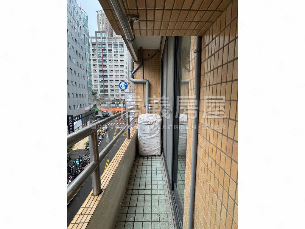 近ＳＯＧＯ收租電梯套房房屋室內格局與周邊環境