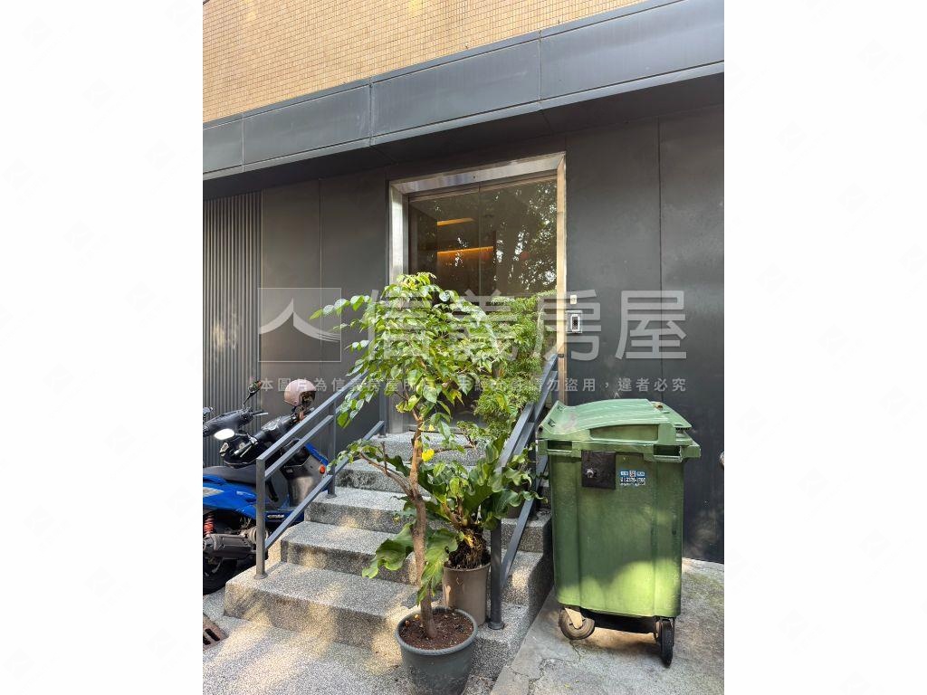 近ＳＯＧＯ收租電梯套房房屋室內格局與周邊環境