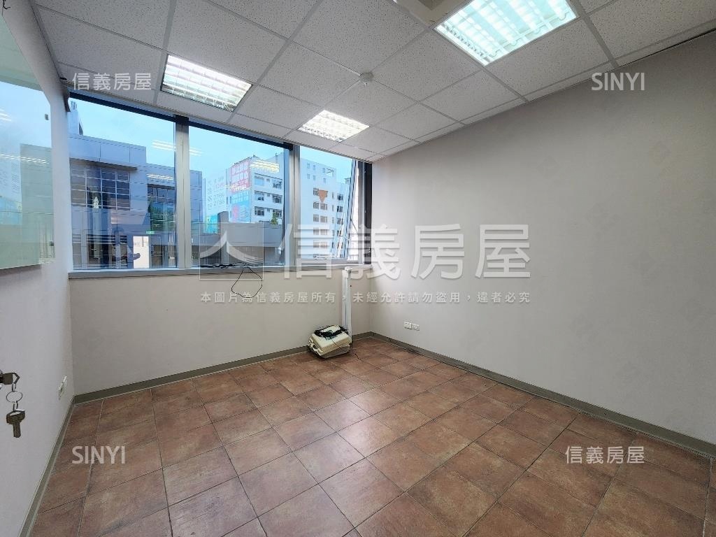 玻璃帷幕。國美鋼骨純辦房屋室內格局與周邊環境