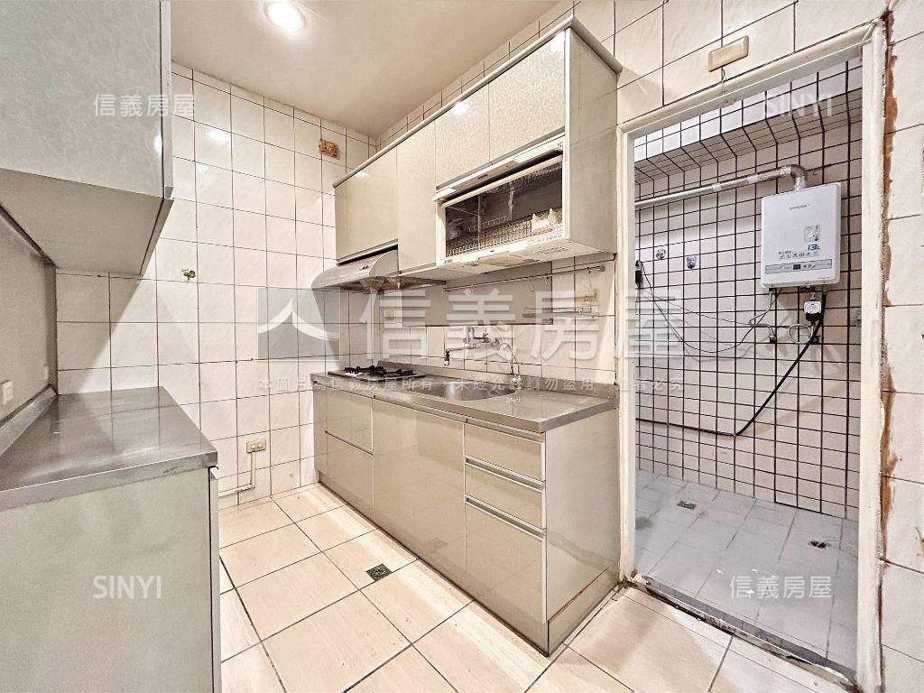 凱旋門高樓視野房屋室內格局與周邊環境