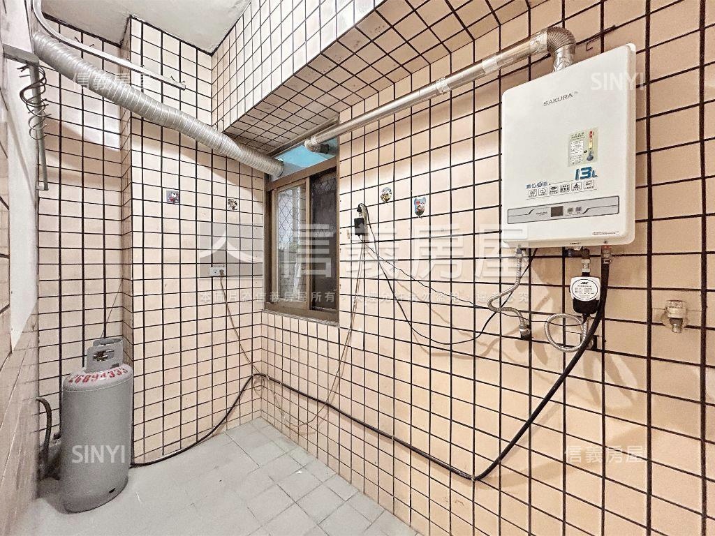 凱旋門高樓視野房屋室內格局與周邊環境