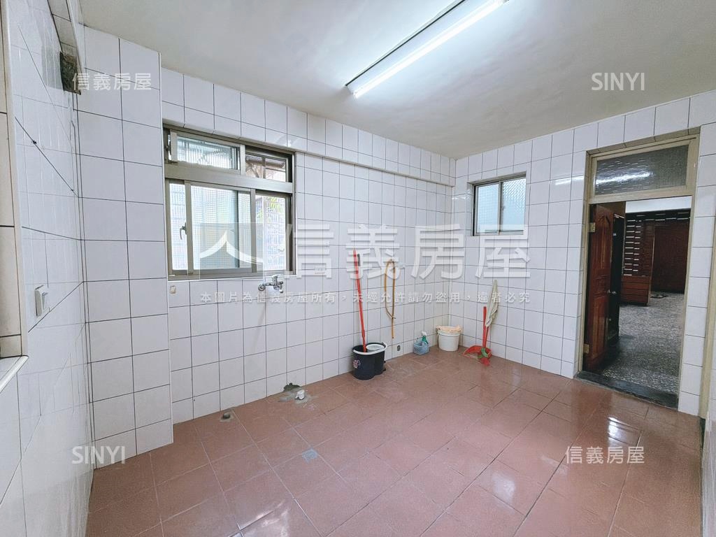 萬安邊間明亮３樓房屋室內格局與周邊環境