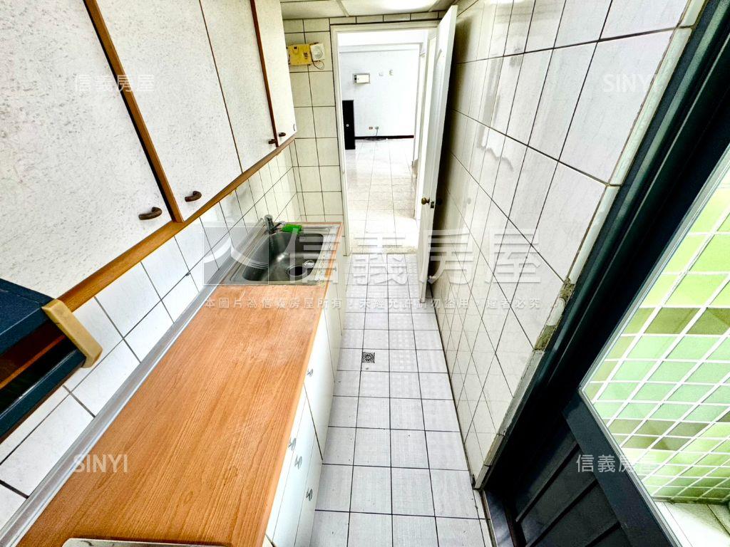 陽光綠意三期８樓三房房屋室內格局與周邊環境
