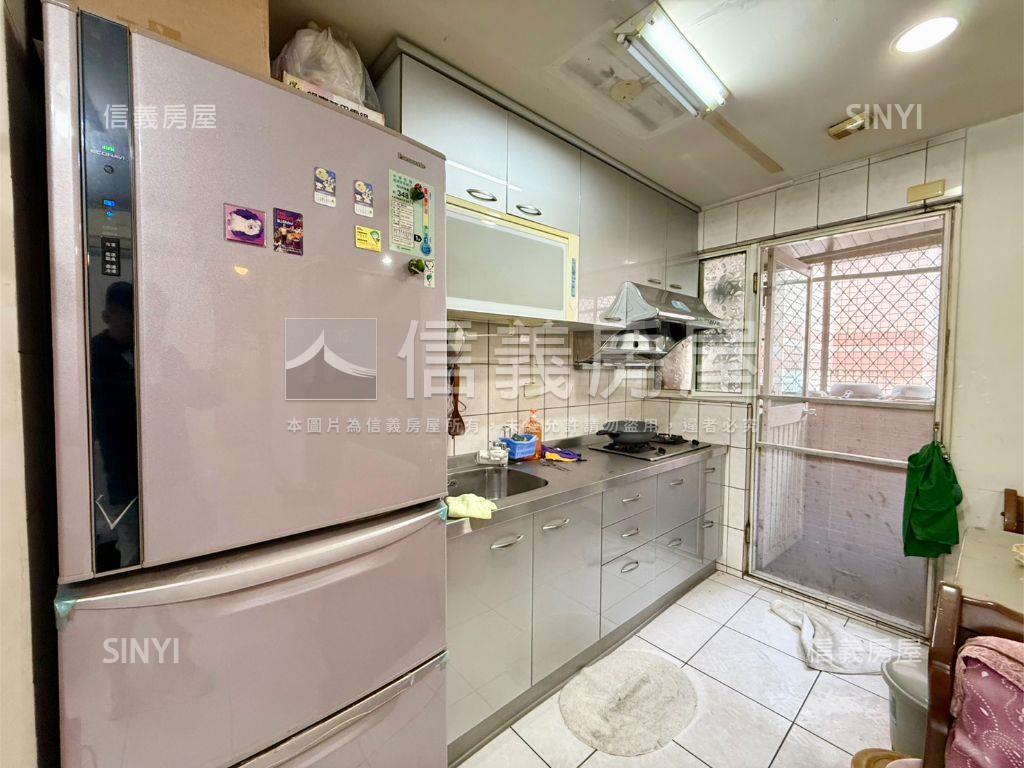雄踞中原三房車位房屋室內格局與周邊環境