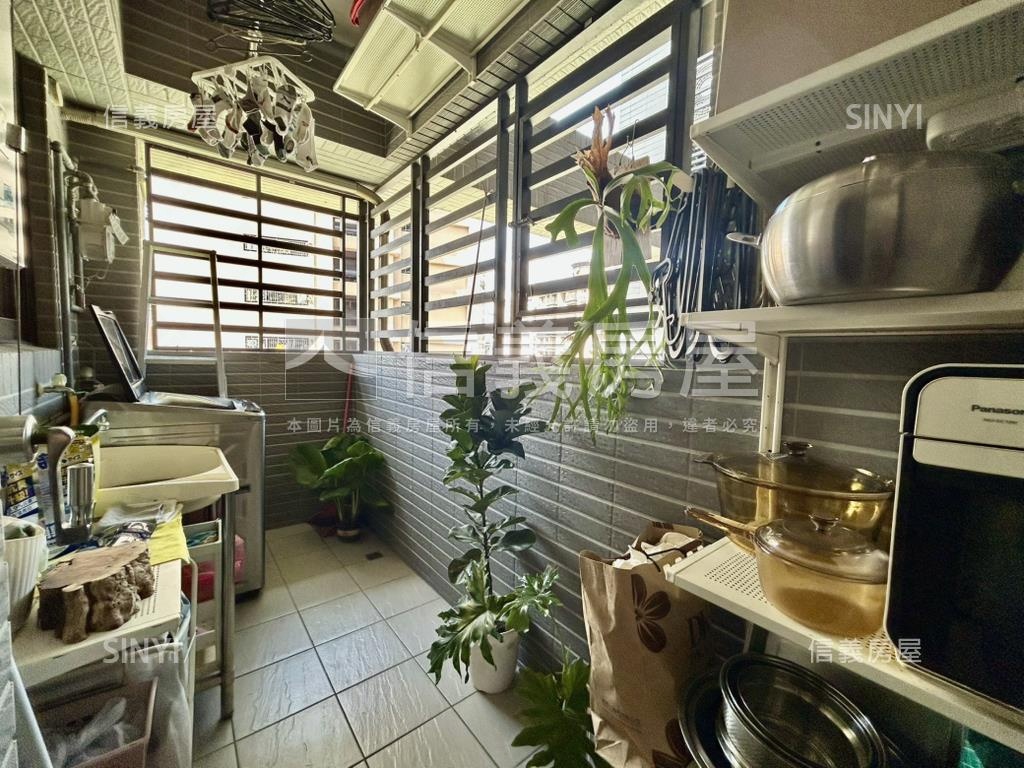 近捷運˙川悅河岸景觀３房房屋室內格局與周邊環境