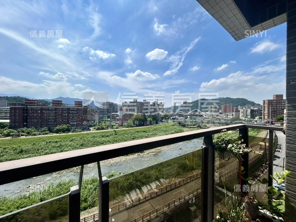 近捷運˙川悅河岸景觀３房房屋室內格局與周邊環境