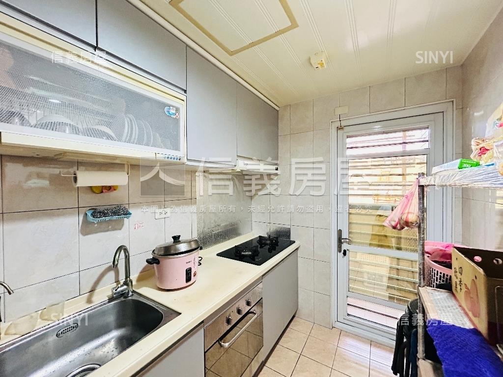 安家帝景３房坡平車位房屋室內格局與周邊環境