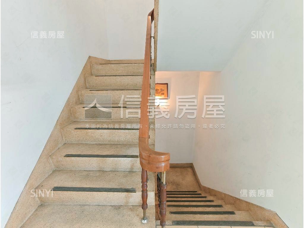 東區近快速道路大地坪透天房屋室內格局與周邊環境