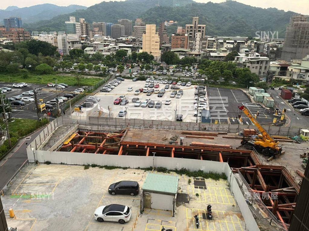 仁基京品次頂樓三房車位房屋室內格局與周邊環境