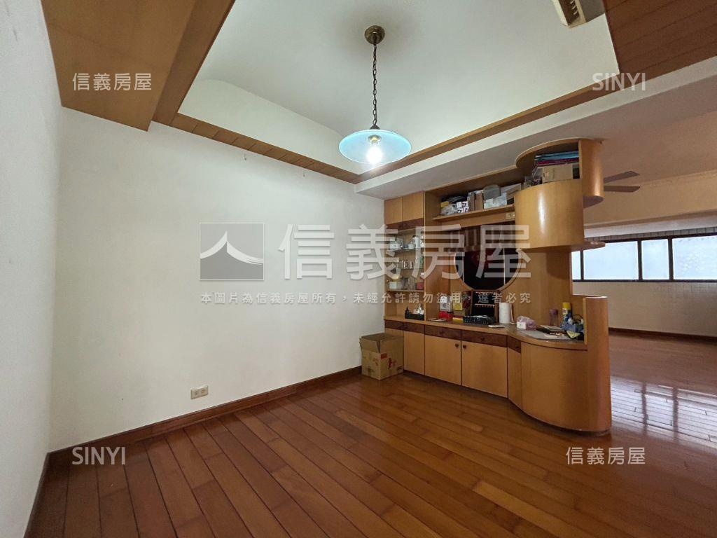 盧森堡４房平車可看屋！房屋室內格局與周邊環境