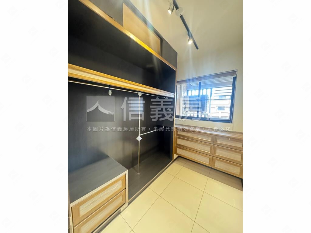 竹城明治精美裝潢四房房屋室內格局與周邊環境