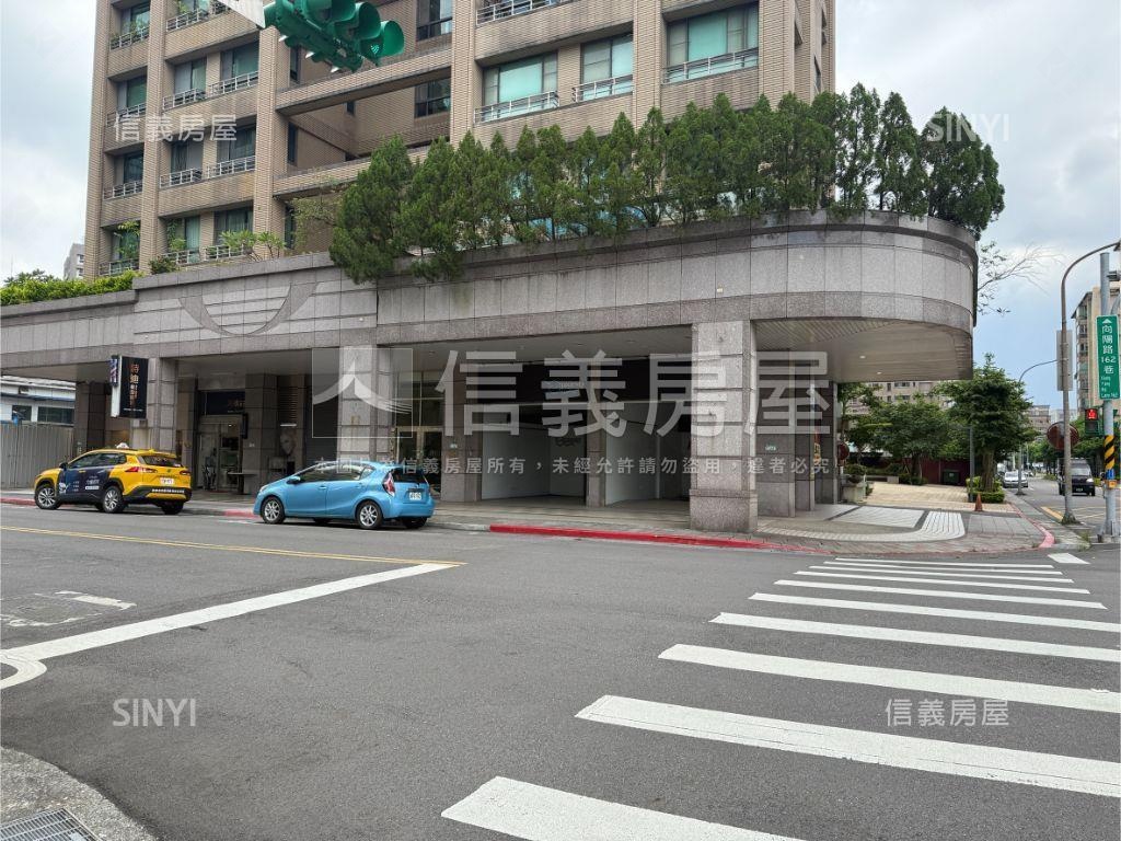 南港重劃區邊間超值店面房屋室內格局與周邊環境