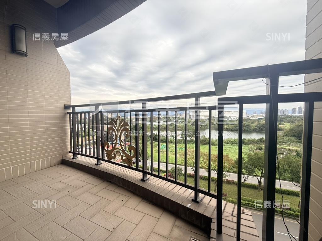 朝南邊間景觀三房稀有釋出房屋室內格局與周邊環境