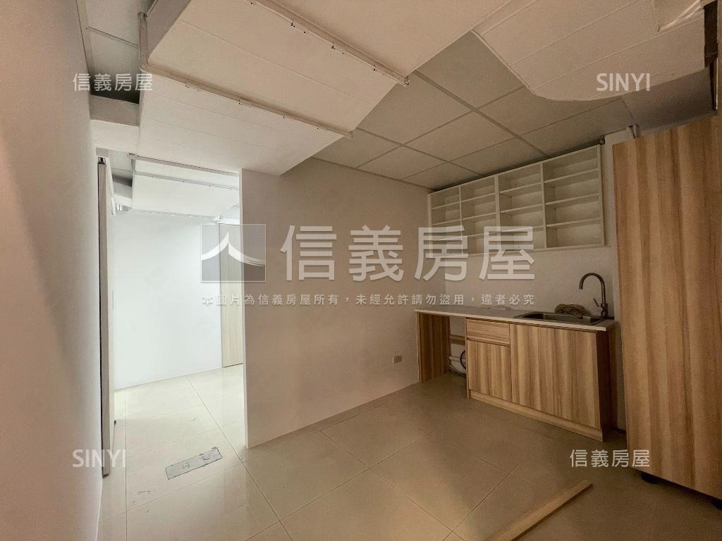 仁愛名宅旁面寬店面房屋室內格局與周邊環境