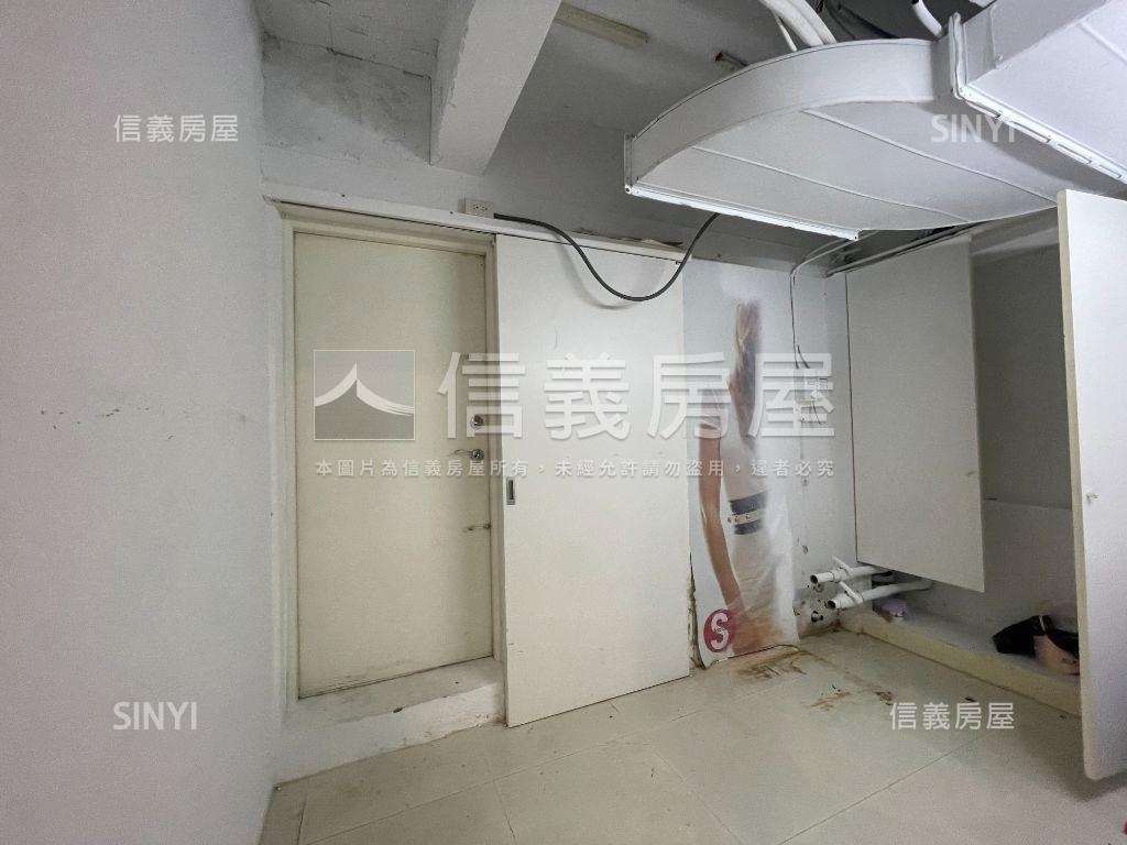 仁愛名宅旁面寬店面房屋室內格局與周邊環境
