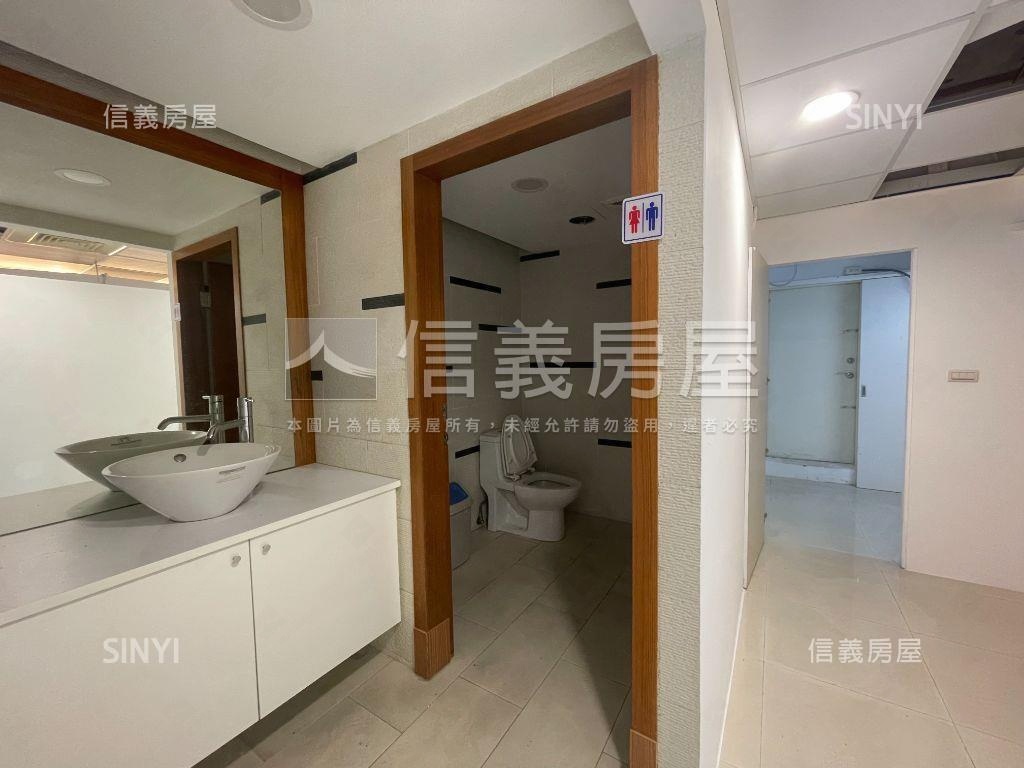 仁愛名宅旁面寬店面房屋室內格局與周邊環境