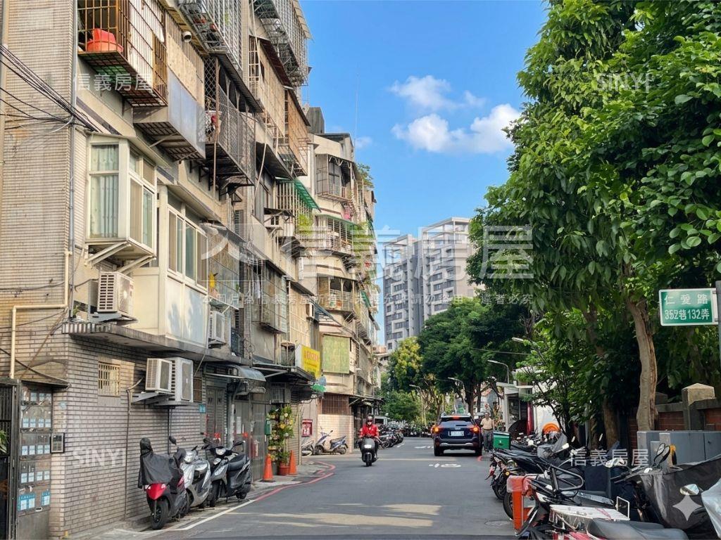 仁愛路邊間一樓～２戶房屋室內格局與周邊環境