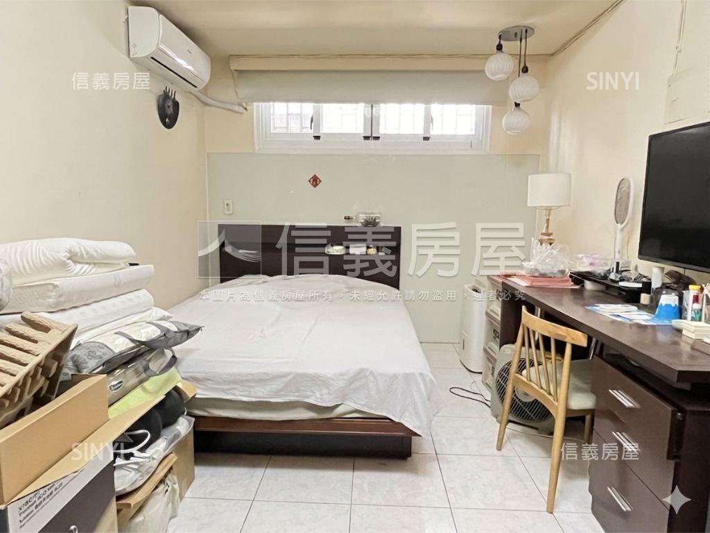 仁愛路邊間一樓～２戶房屋室內格局與周邊環境